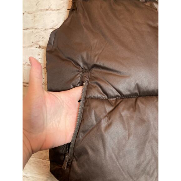 Old Navy Quilted Puffer Vest Womens Small Dark Chocolate Full Front Zip Warm - Picture 6 of 11